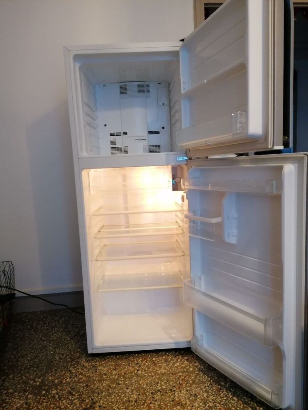 R&eacute;frig&eacute;rateur sharp 191 litre Electrom�nager