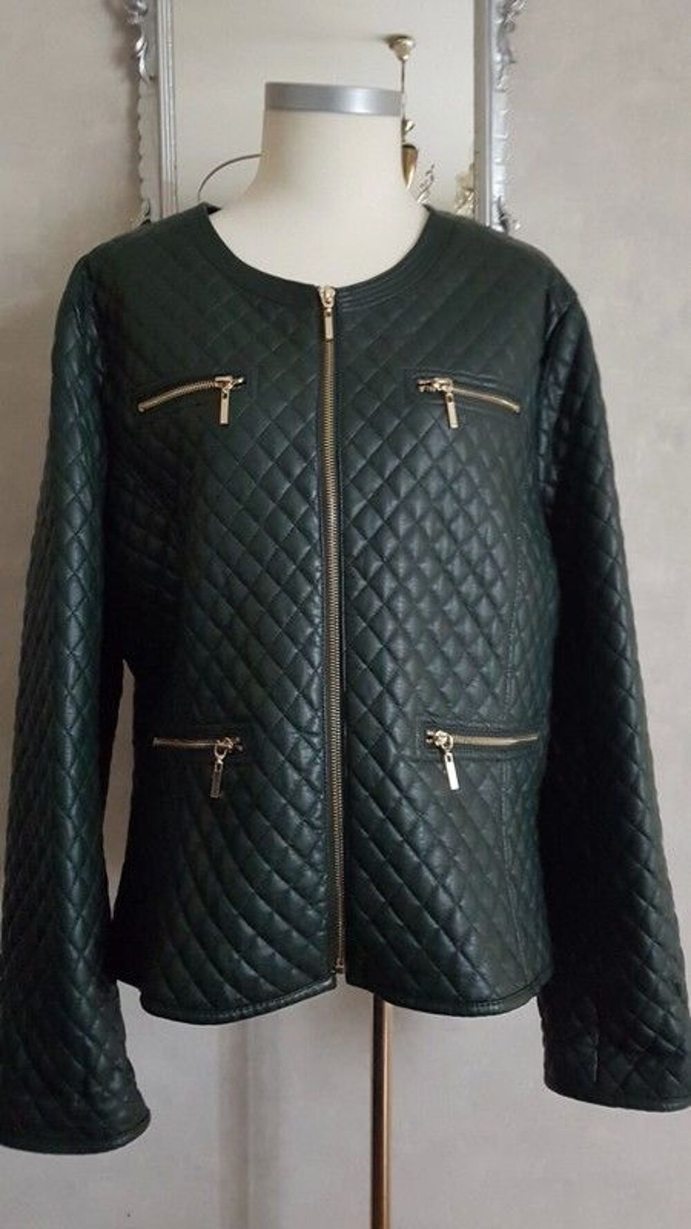 Belle veste pratiquement &eacute;tat neuf Vêtements