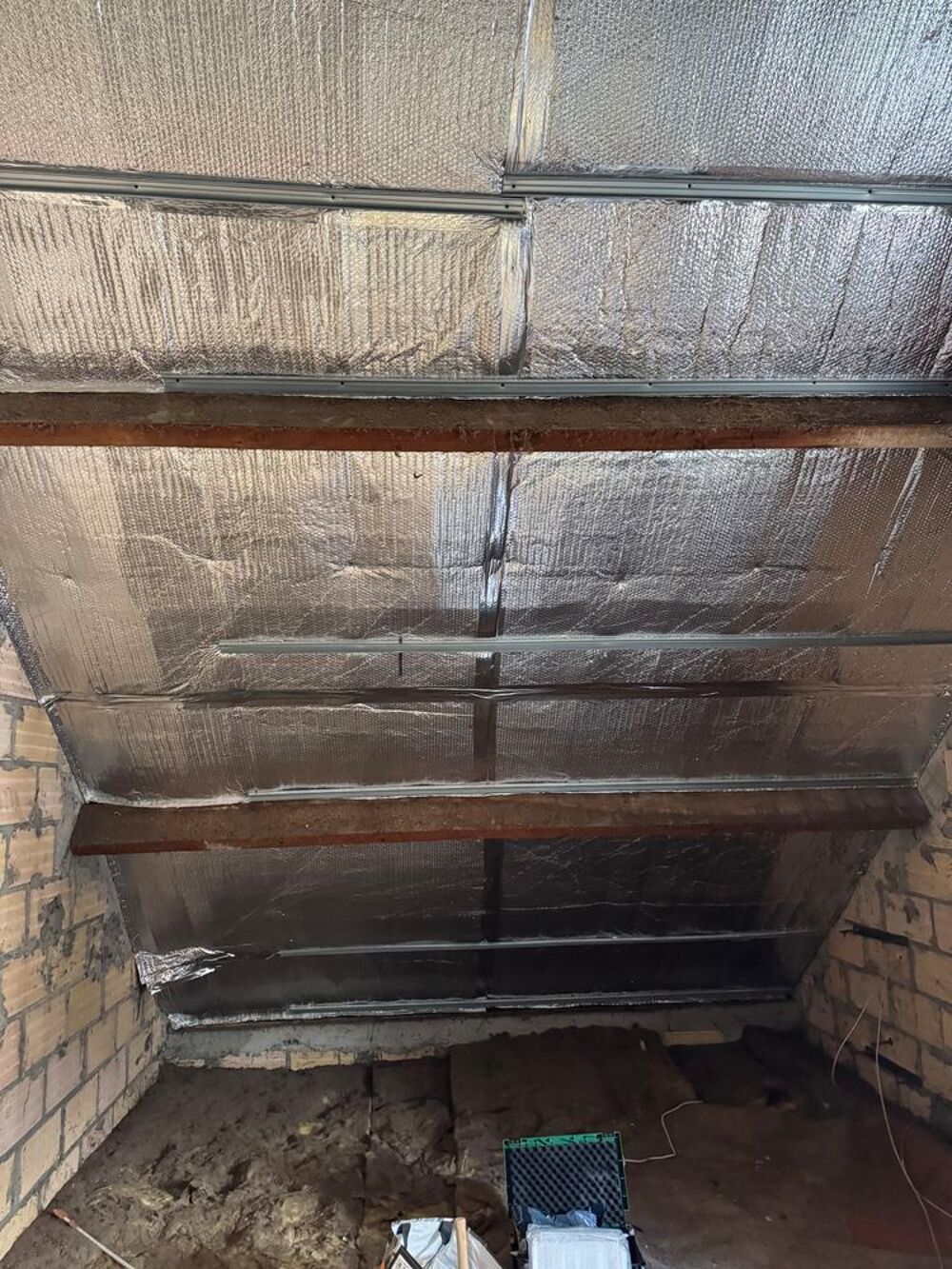   Peinture parquet maçonnerie isolation nettoyage toiture  