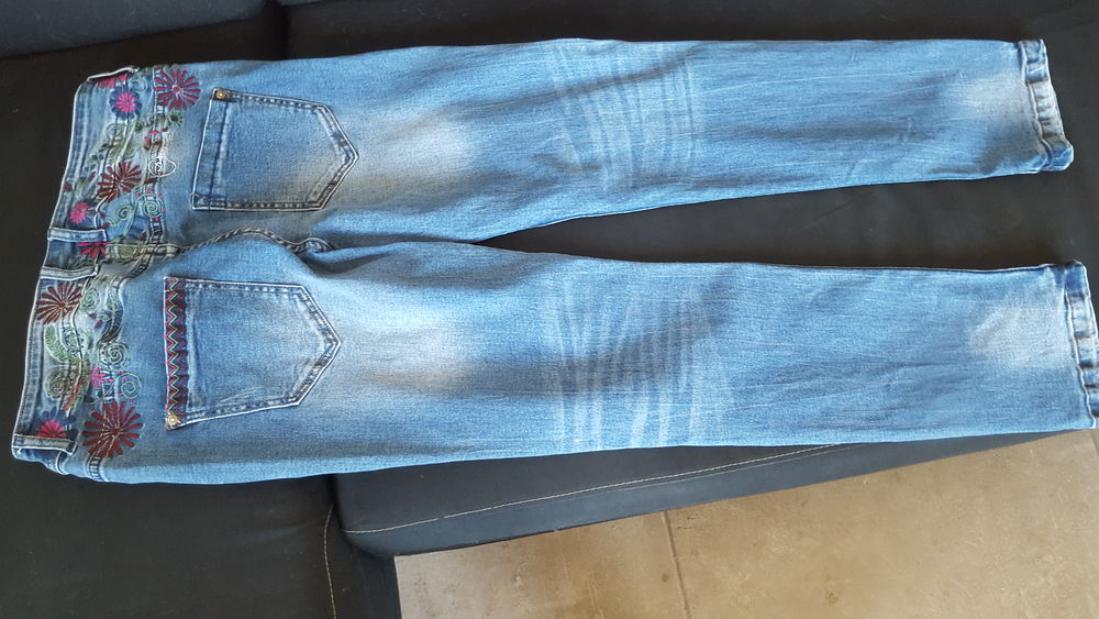 jean DESIGUAL brod&eacute; Vêtements