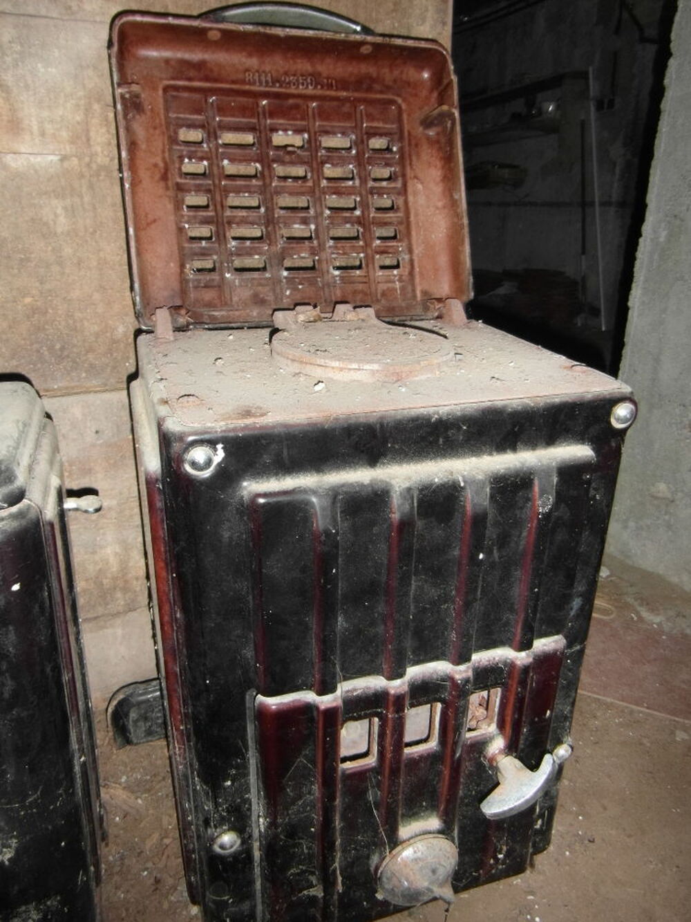 Po&ecirc;le a bois &eacute;maill&eacute; Décoration