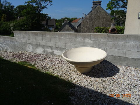 vasque en pierre reconstitue. propre 60 Beaumont-Hague (50)
