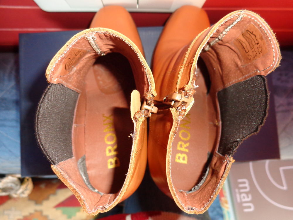 Bottines en croute de cuir bronx. Chaussures