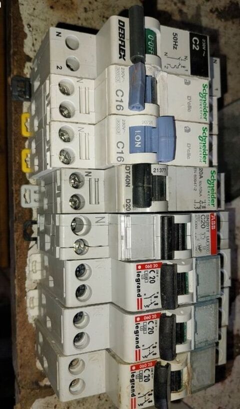 Disjoncteurs �lectriques 40 Gigean (34)