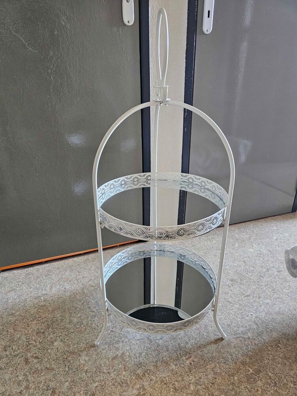 Meuble d&eacute;coratif avec deux miroirs Décoration