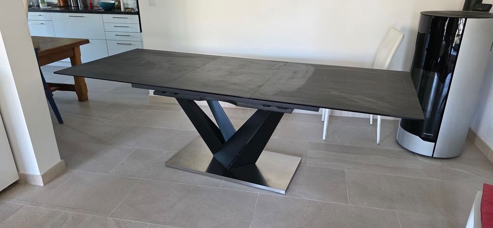 Table contemporaine 10 convives Meubles