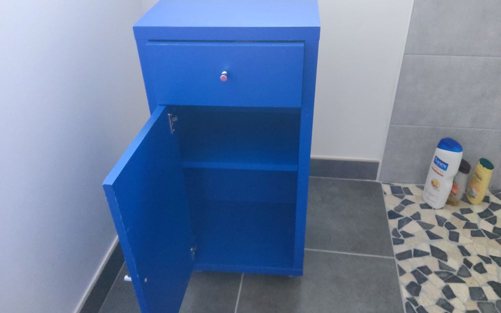Meuble sur roulettes &eacute;quip&eacute; d'un tiroir 
35 € Meubles