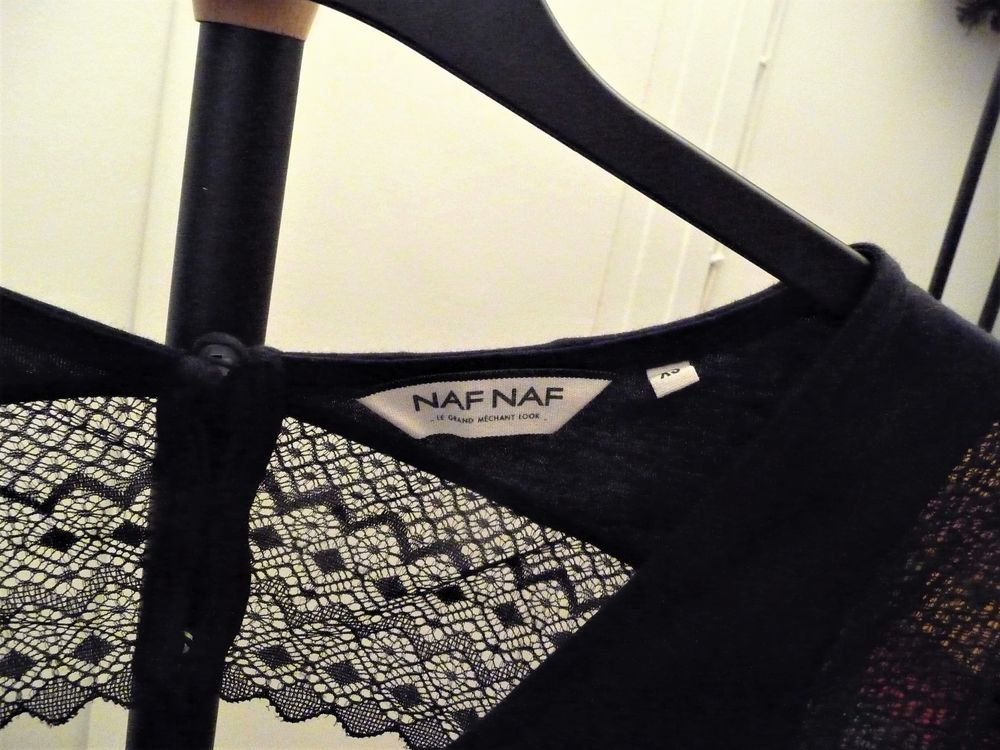 Top/ Tee Shirt Noir avec Dentelle et Manches Courtes-Naf Naf Vêtements