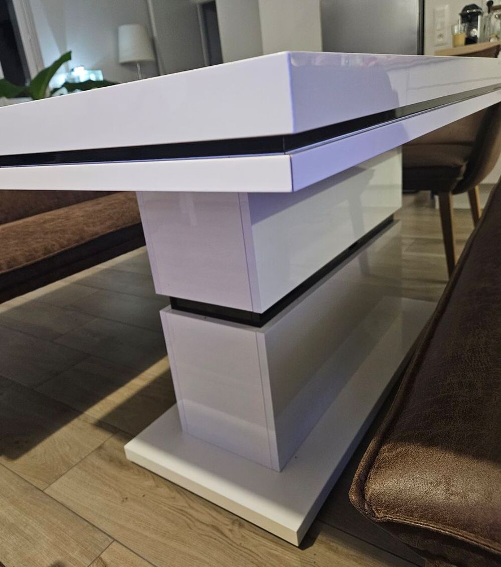 Table design blanche laqu&eacute;e 6-8 pers pied central Meubles
