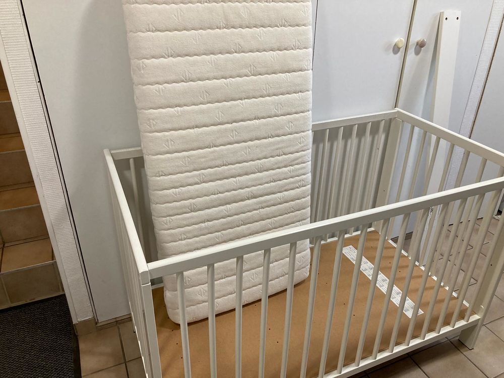 Lit b&eacute;b&eacute; avec matelas Puériculture