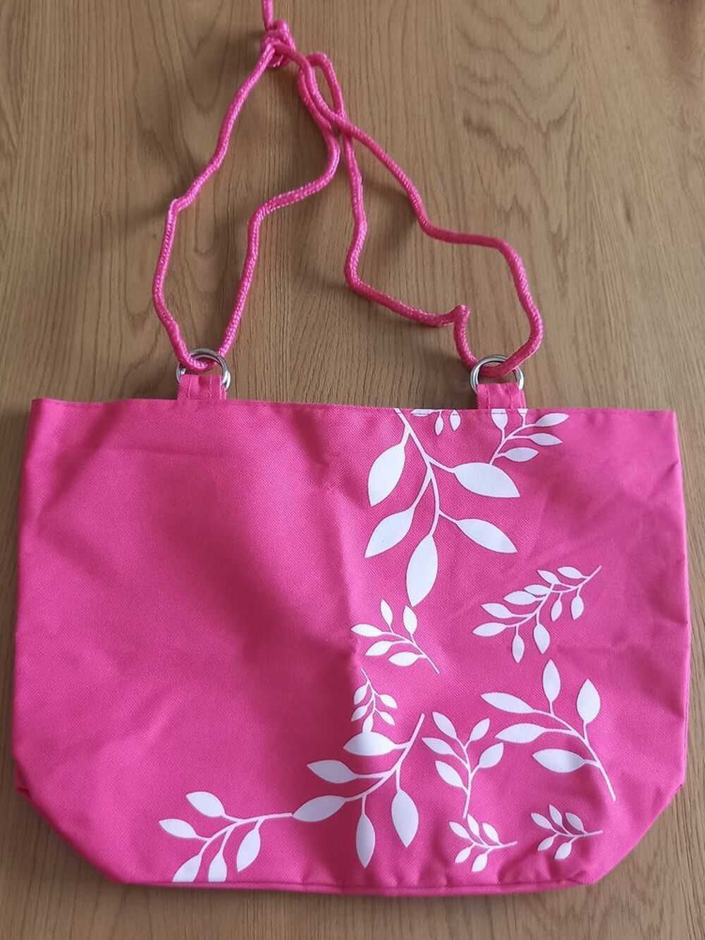Sac caba, neuf, Yves Rocher , rose feuillage blanc. Maroquinerie