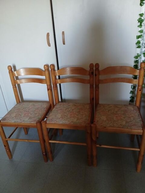 A donner rapidement trois chaises en pin bon tat 0 Drancy (93)