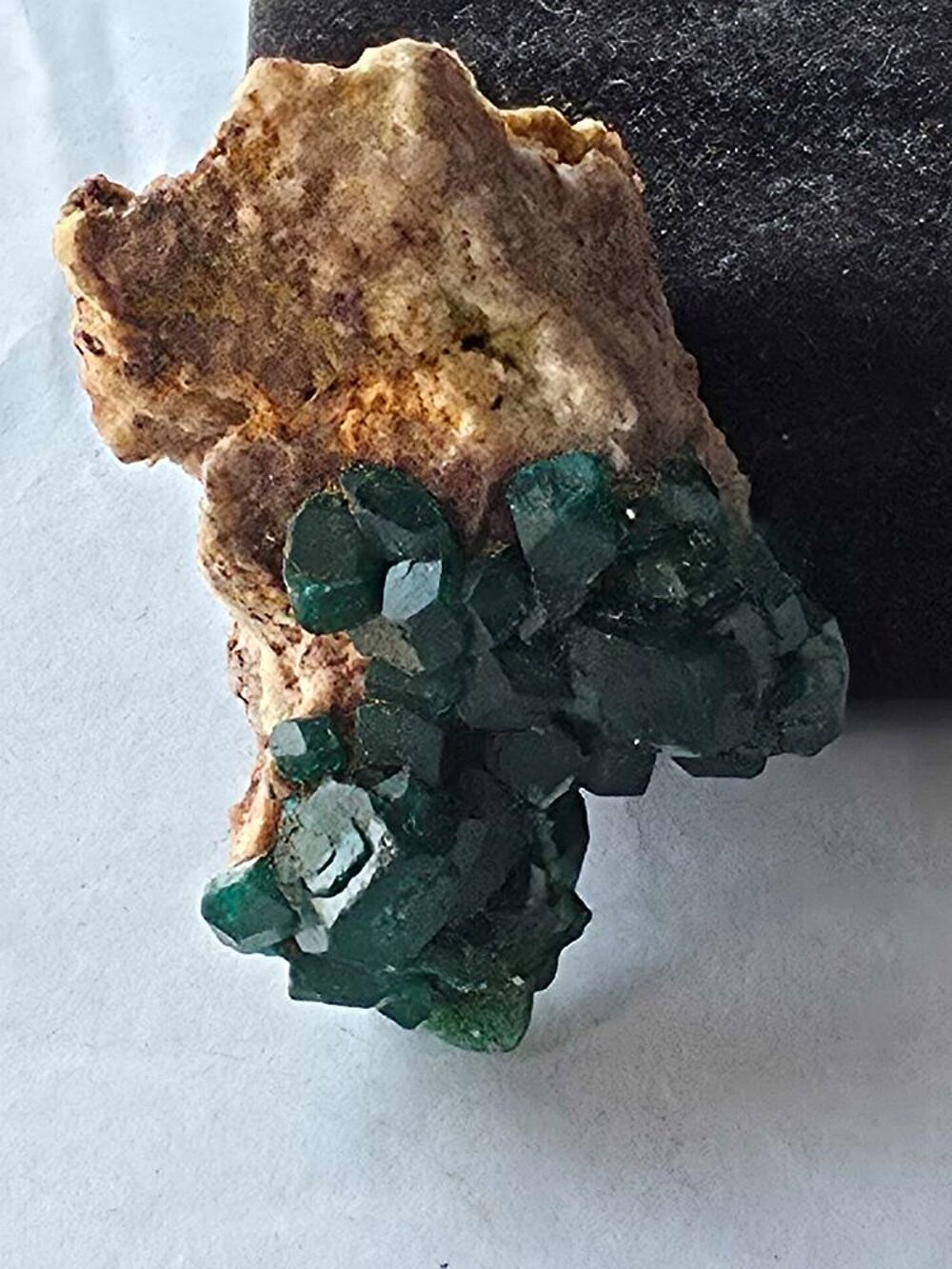 Dioptase sur Gangue du Katanga RDC-Sp&eacute;cimen de Collection 39g 