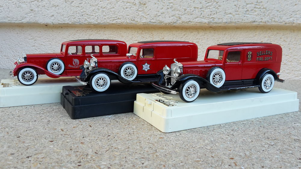 Lot 3 mod&egrave;les Cadillac Van pompiers 