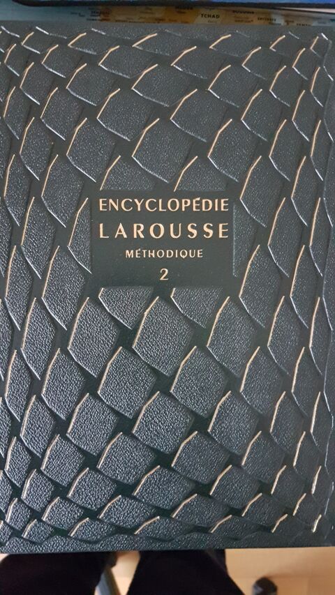 Dictionnaire - Encyclopédie Larousse 50 Le Chesnay (78)