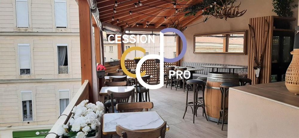   A LOUER, LOCAL COMMERCIAL DE GRAND STANDING AVEC ROOFTOP PANORAMIQUE. 