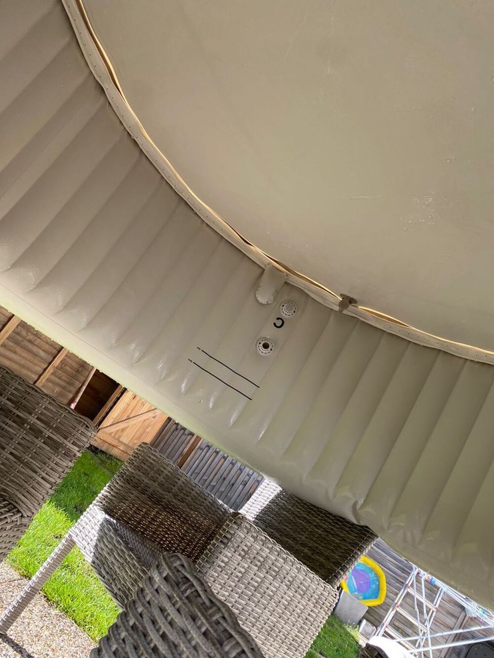 Spa gonflable INTEX PureSpa 6 places ? Bon &eacute;tat ? Complet ? Jardin