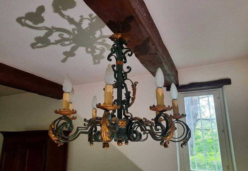 Lustre de taverne fran&ccedil;ais ancien en fer ancien &agrave; 8 feux.Double allumage Décoration
