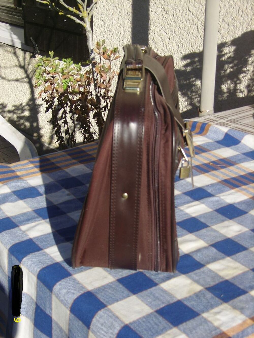 sacoche valisette SAMSONITE
cuir et toile
Maroquinerie