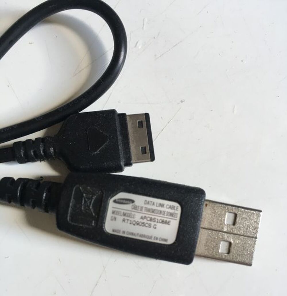 c&acirc;ble Samsung APCBS10BBE Téléphones et tablettes