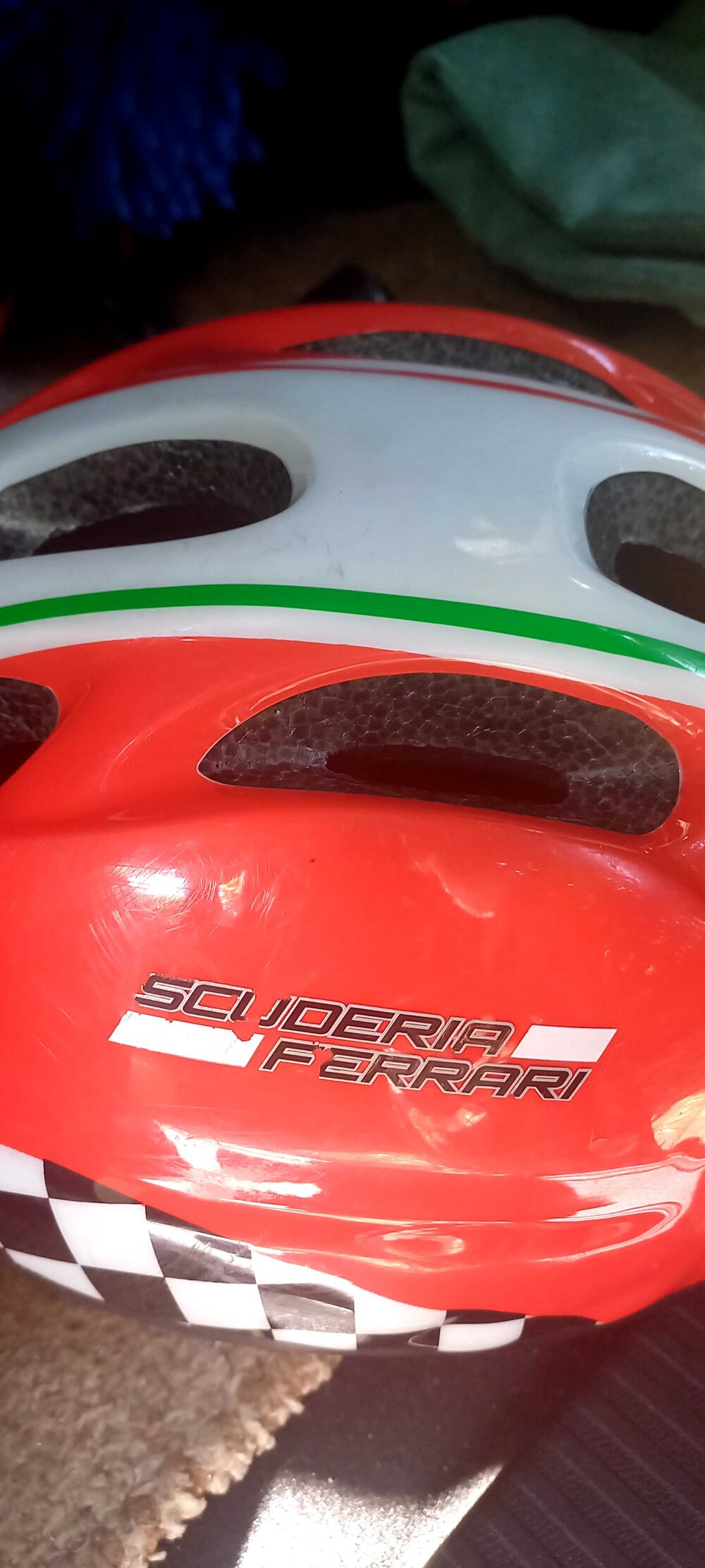 vendre plusieurs casque &agrave; v&eacute;lo pour enfant. 4  l'unit&eacute;. tr&egrave;s bonne &eacute;tat Sports