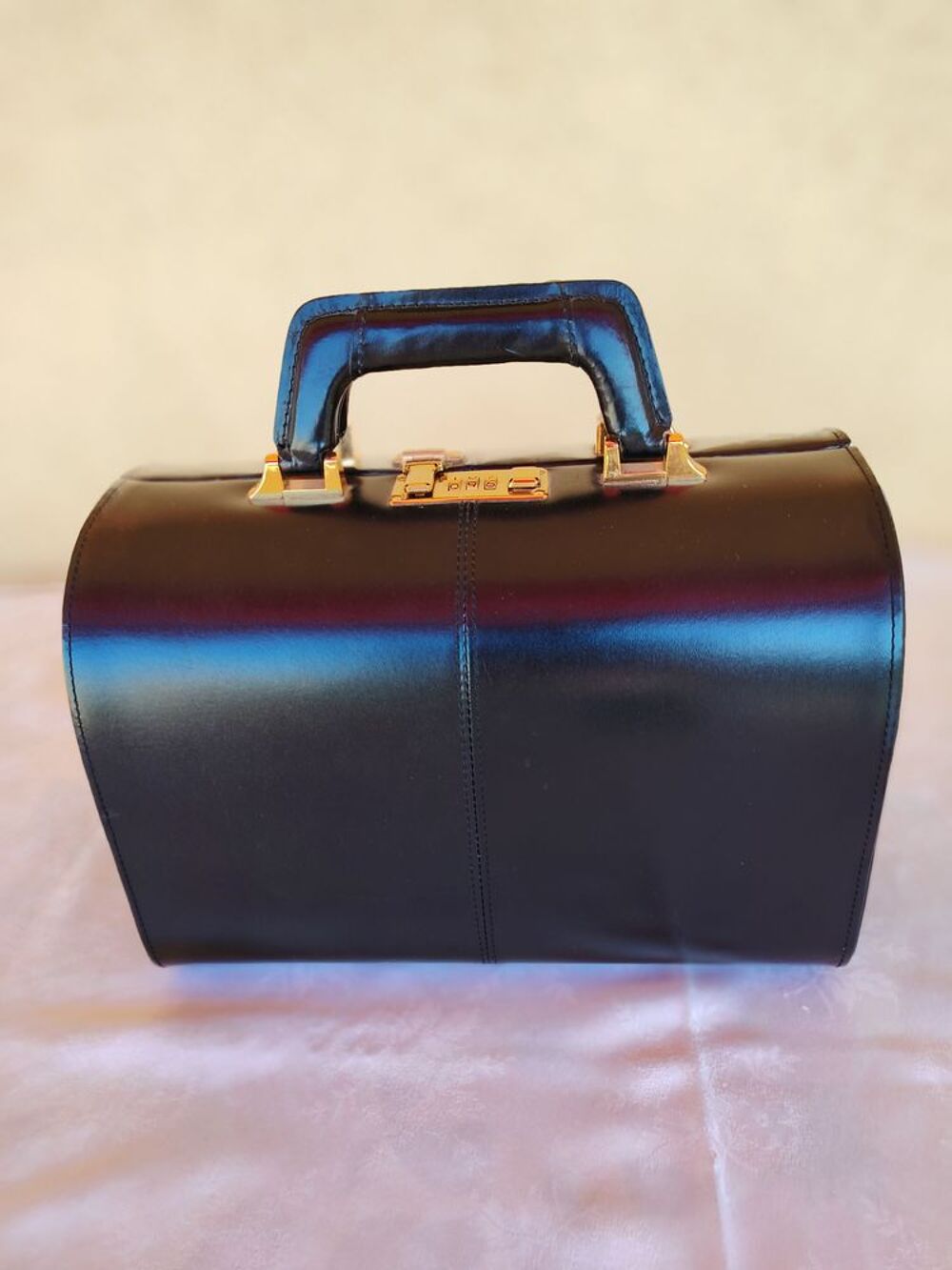 Sac &agrave; accessoires vintage
Maroquinerie