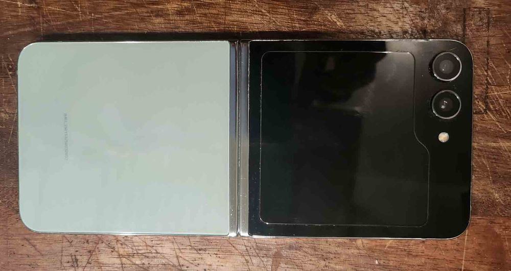 Samsung z flip 5 - moins d'un an - Tr&egrave;s bon &eacute;tat Téléphones et tablettes