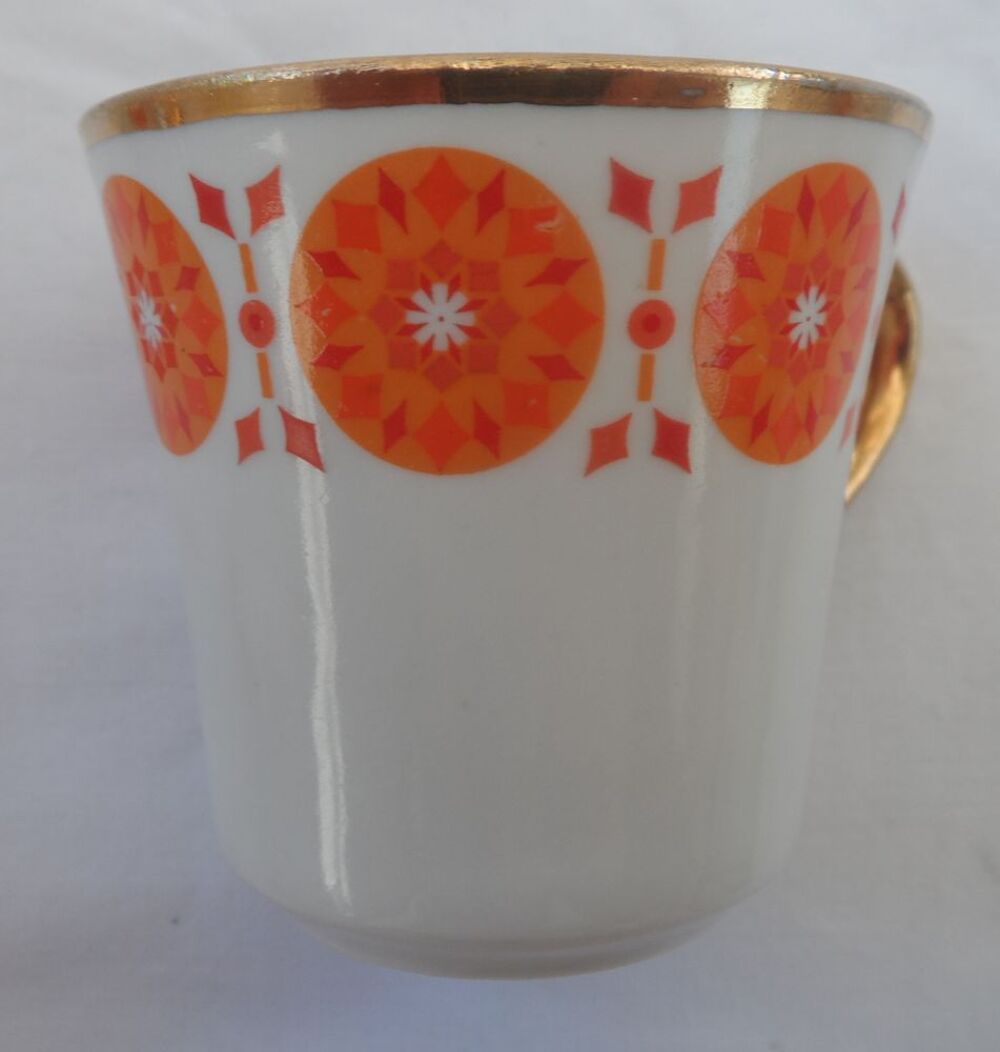 Service &agrave; caf&eacute; neuf en porcelaine blanche &agrave; fleur surlign&eacute;e Cuisine