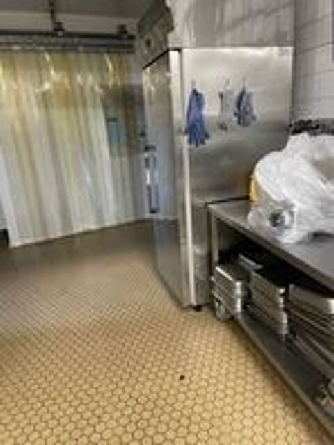   Murs commerciaux - 700m ² 