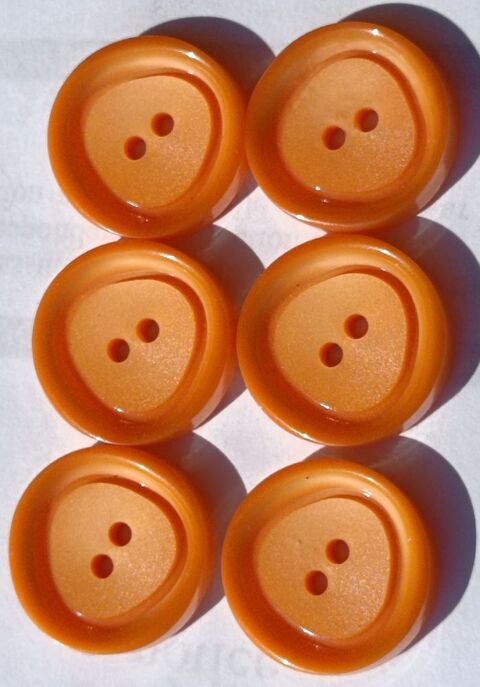 6 Boutons Triangulaires  Orange �clatant  2 cm  N�53 6 Thonon-les-Bains (74)