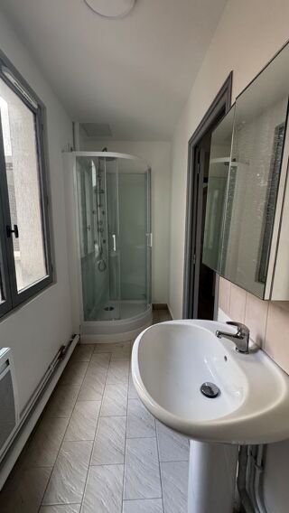  Appartement à louer 2 pièces 60 m²