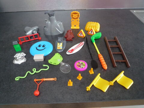 Jouets en plastique. 15 Roncq (59)