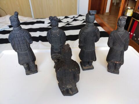 5 soldats chinois de l'empereur       SHI dynastie QIN    80 Dolus-d'Olron (17)