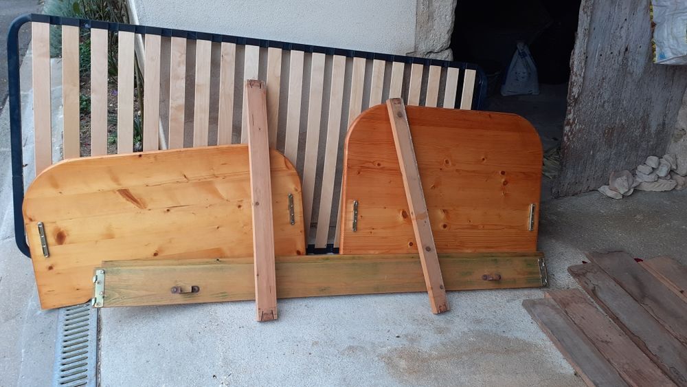 lit en pin bonne &eacute;tat Meubles