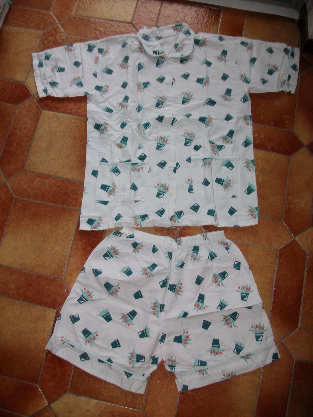 Pyja-short Taille 40/42 et Pyjama neuf T.XL Vêtements