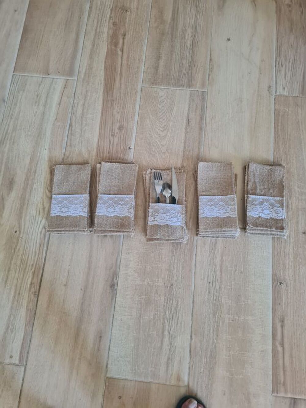 50 pochettes porte couvert en toile de jute pour mariage Décoration