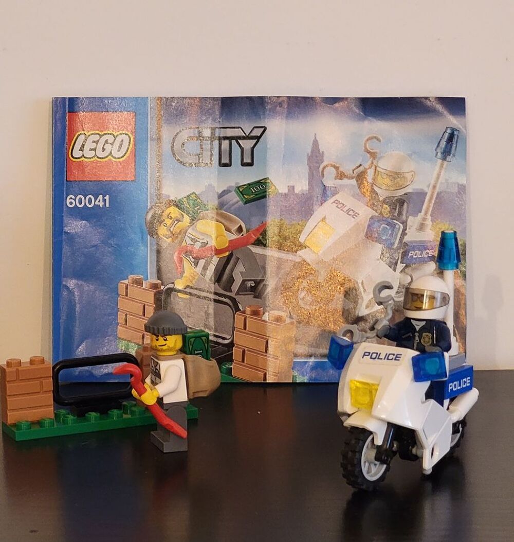 Lego city &agrave; la poursuite du bandit 60041 Jeux / jouets