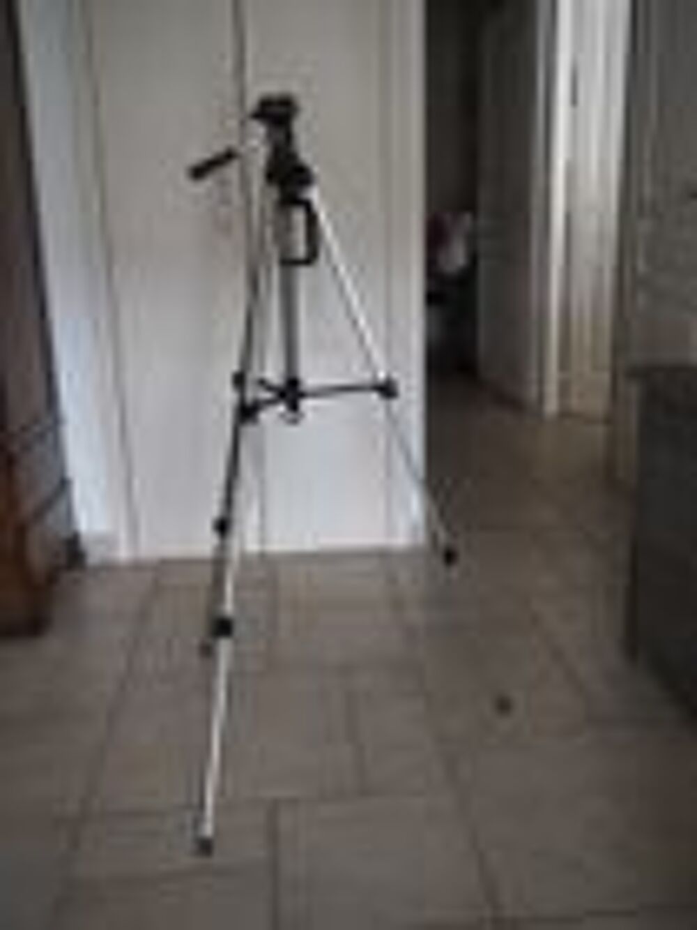 Tr&eacute;pied appareil photos. Photos/Video/TV