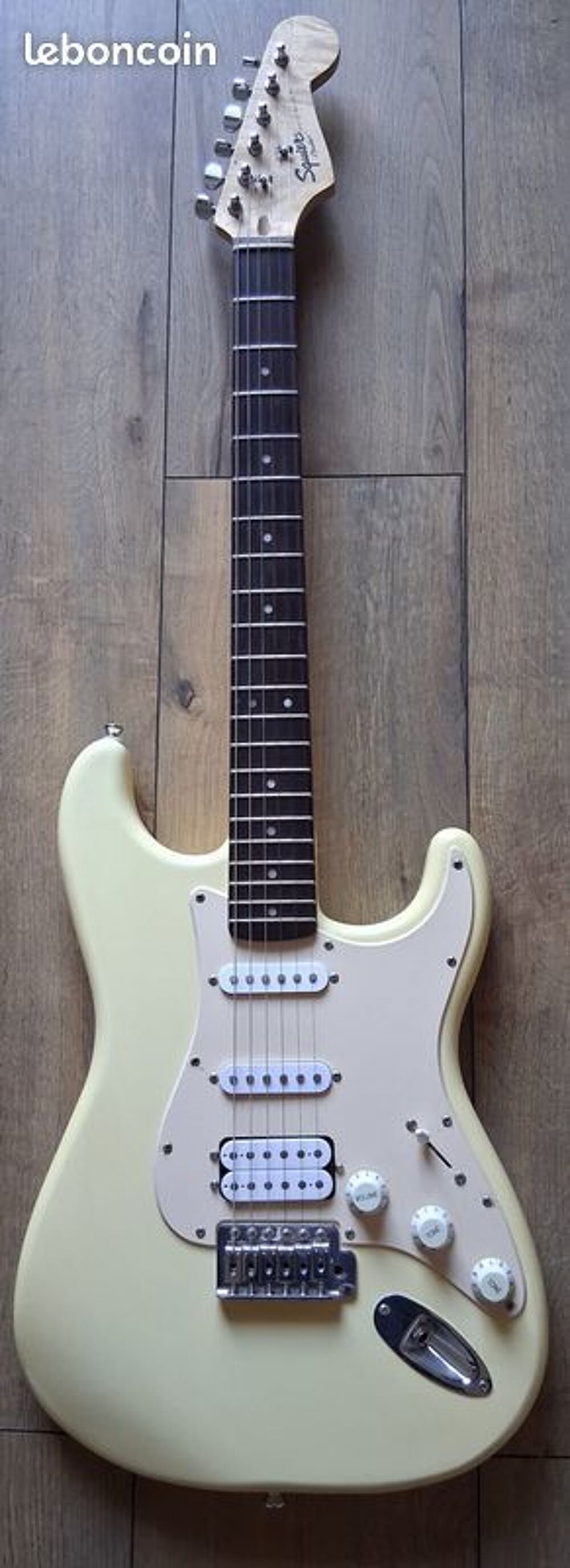guitare &eacute;lectrique Squier Stratocaster Bullet Instruments de musique