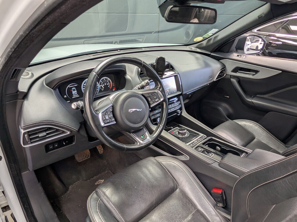 F-PACE F-Pace 2.0 D - 180 ch AWD BVA8 R-Sport 2017 occasion 59600 Maubeuge