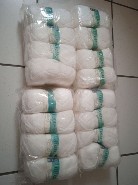 Pelote de laine blanche neuve (16) 20 Lourdes (65)