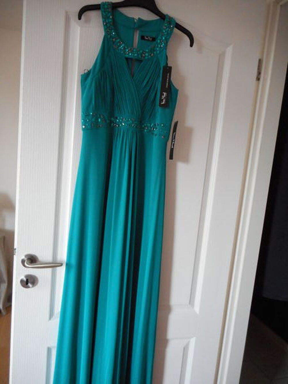  robe longue neuve taille 36 tr&egrave;s beau mod&egrave;le Vêtements