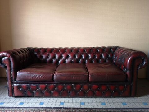 Canap chesterfield cuir bordeaux 1400 Guclard (72)