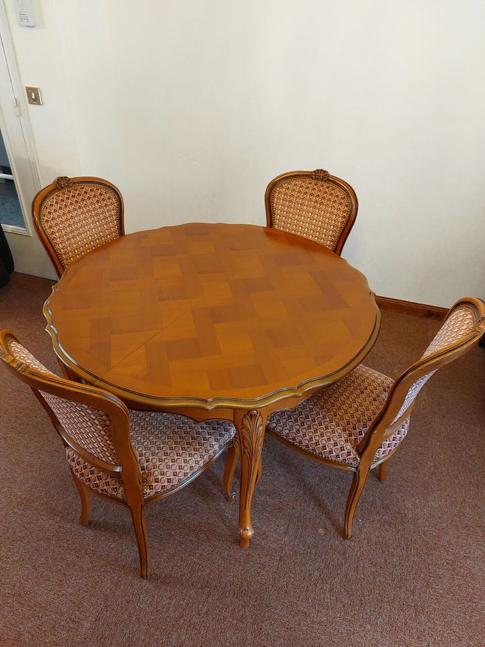 TABLE RONDE Meubles