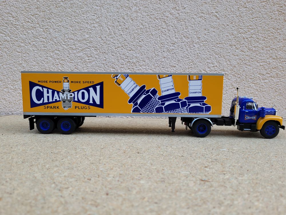 Mack B 61 T + semi-remorque fourgon Champion 