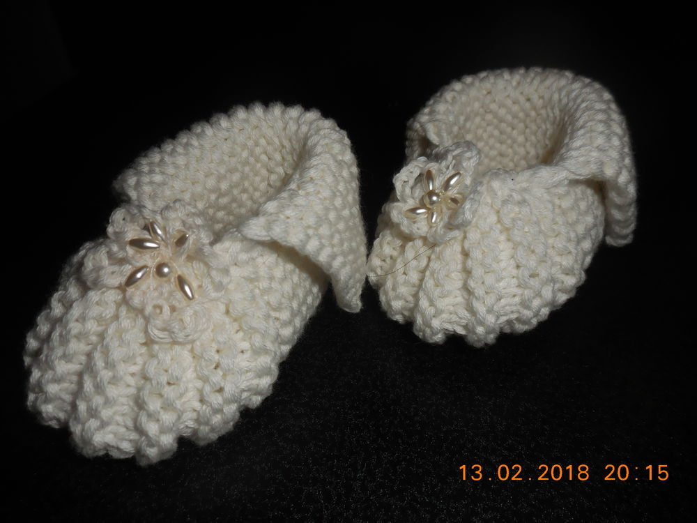 adorable chaussons bb laine synth&eacute;tique 
Vêtements enfants