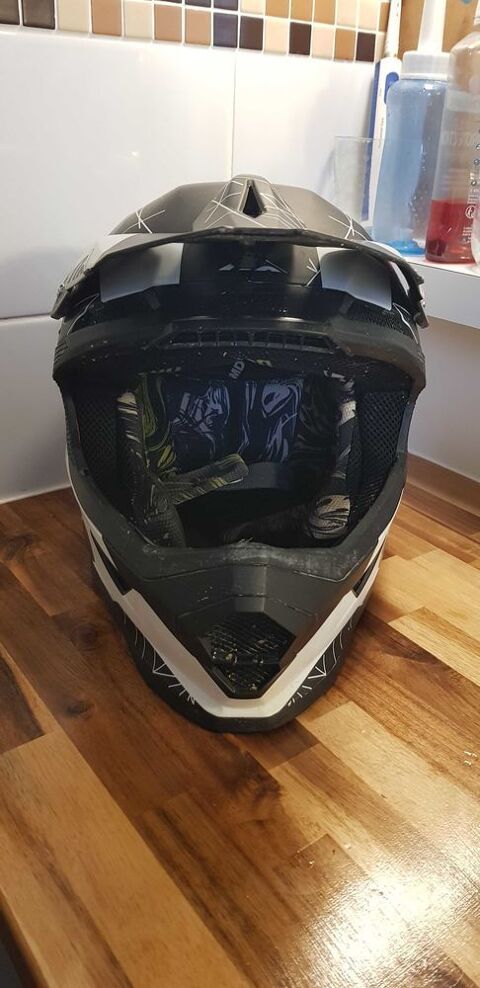 Pi&egrave;ces et &eacute;quipements Moto - Scooter - Quad Casques - v&ecirc;tements moto  occasion Pompey 54340