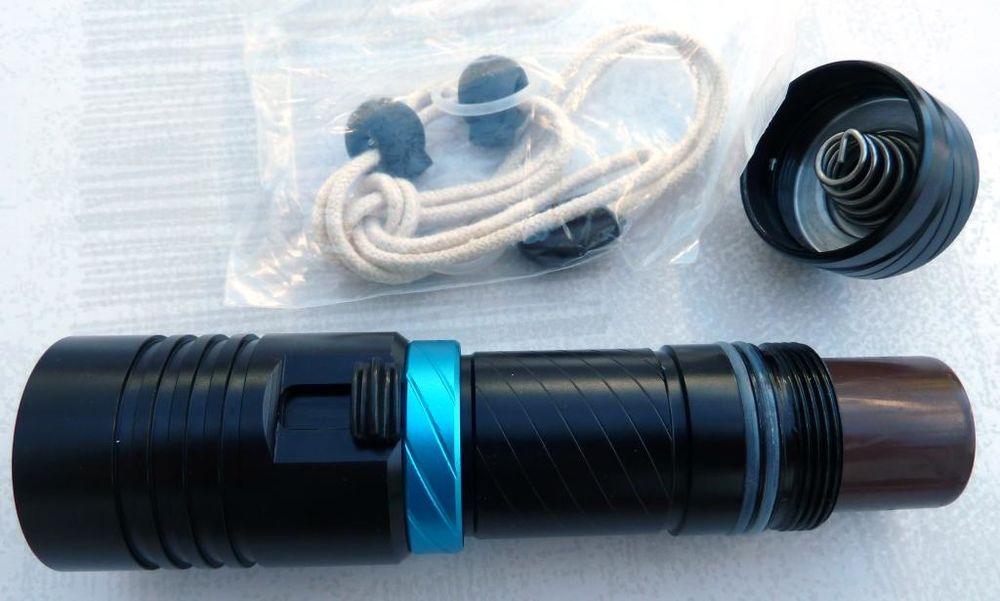SUPER PHARE PLONGEE 1.200 Lumens &agrave; variateur &amp; accu &amp; charge Sports