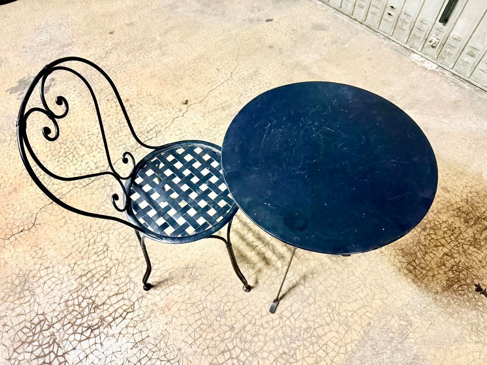 table en fer forg&eacute; avec une chaise,tr&egrave;s bon &eacute;tat Jardin