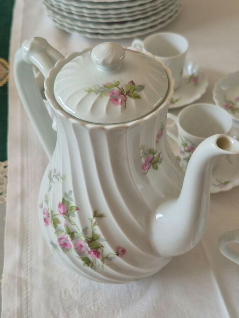 service caf&eacute; &amp; dessert porcelaine Haviland motif Eglantine Décoration